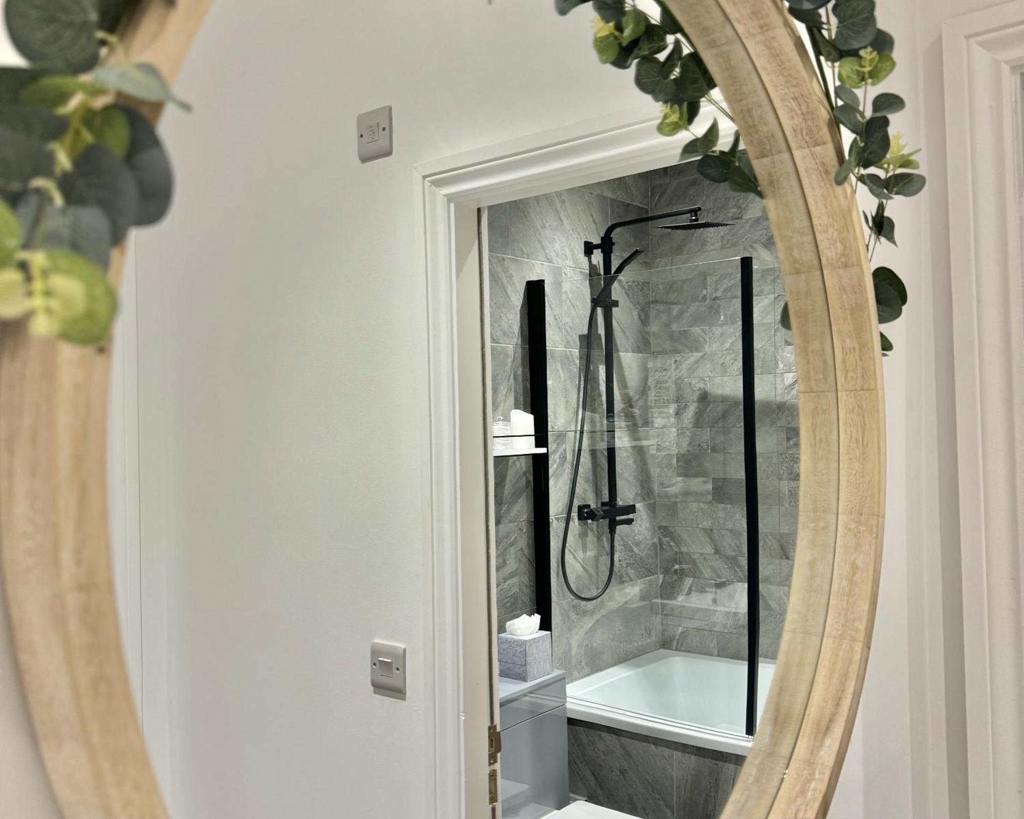 The Yorkshire Crown - Luxury Apartment - Free Parking Nearby Harrogate Eksteriør bilde