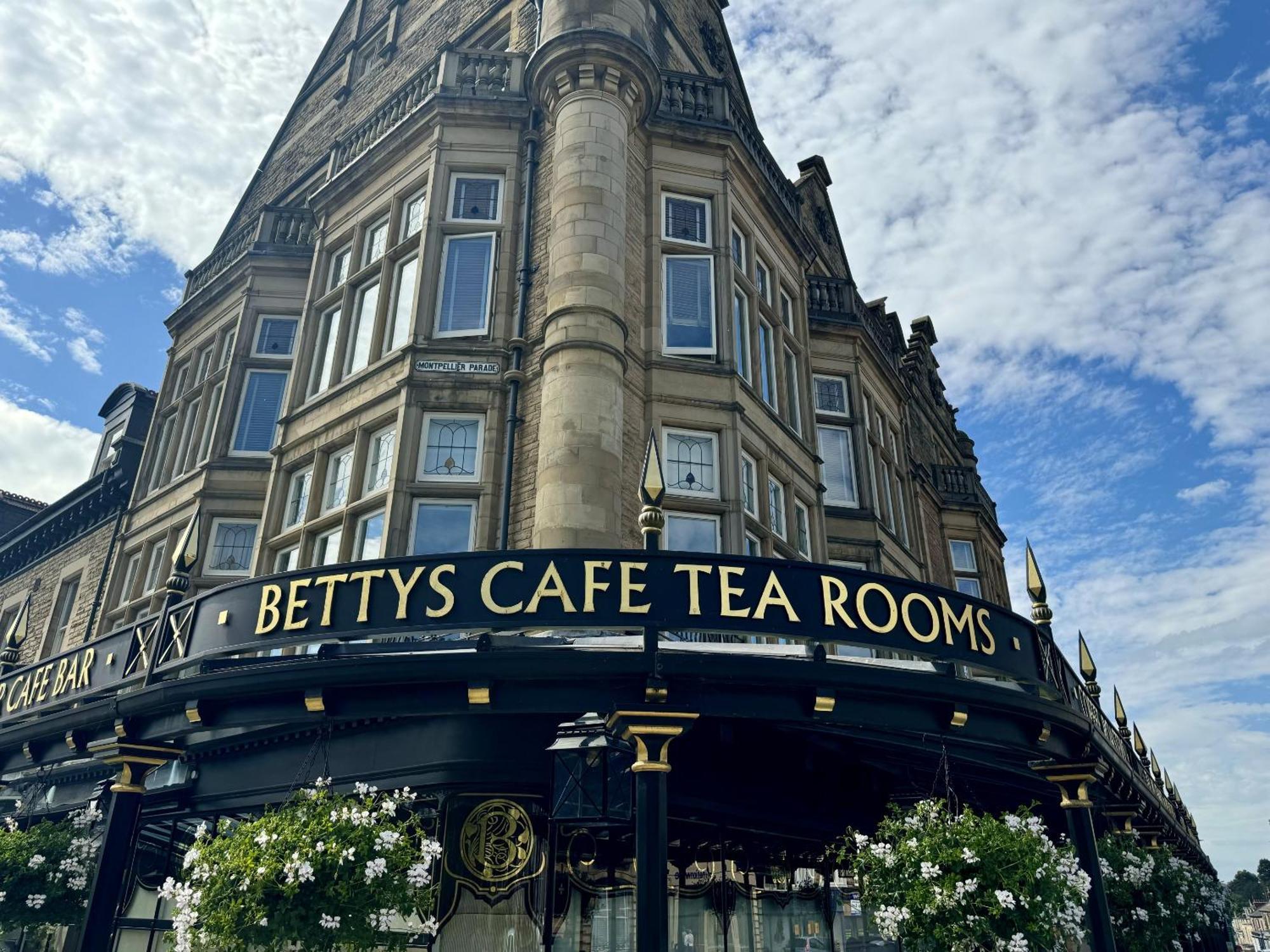 The Yorkshire Crown - Luxury Apartment - Free Parking Nearby Harrogate Eksteriør bilde